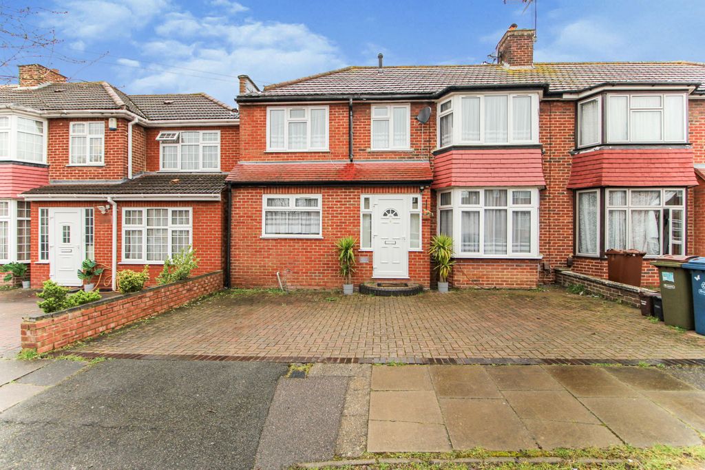 Property photo 1 of 27 Four Bedroom Semi Detached House To Rent