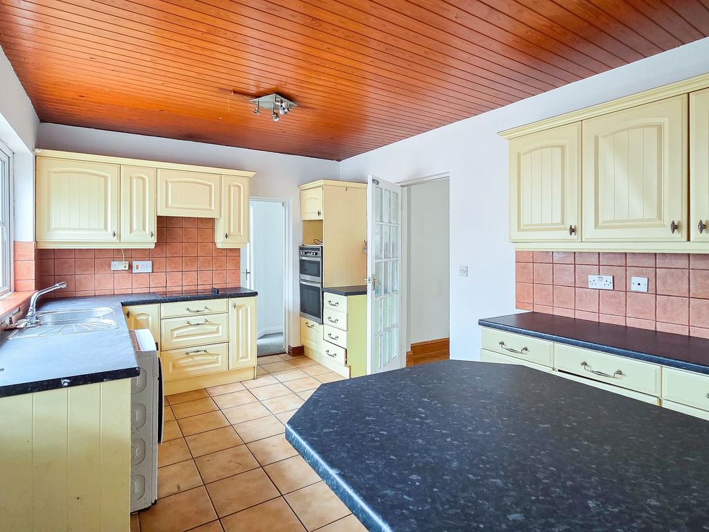 Property photo 2 of 25