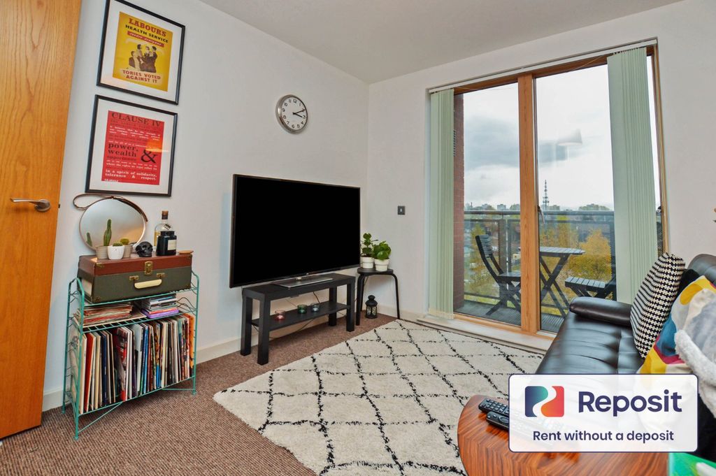 Property photo 2 of 17 Picture No. 24