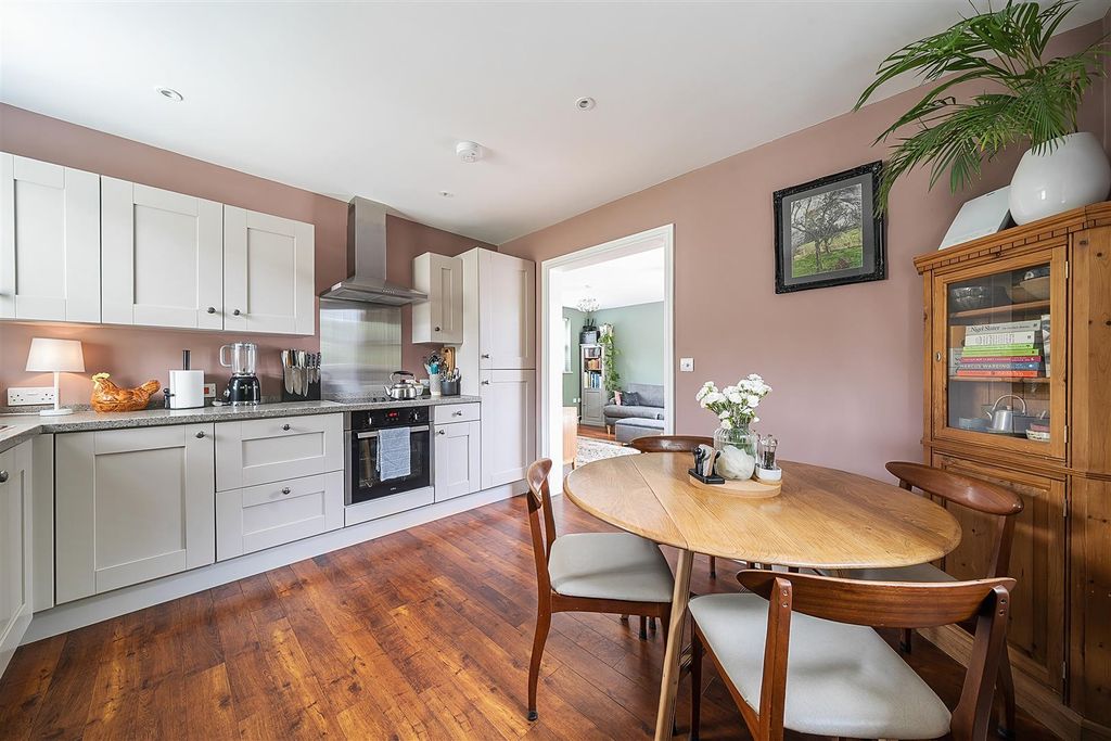 Property photo 3 of 19 Kitchen / Diner