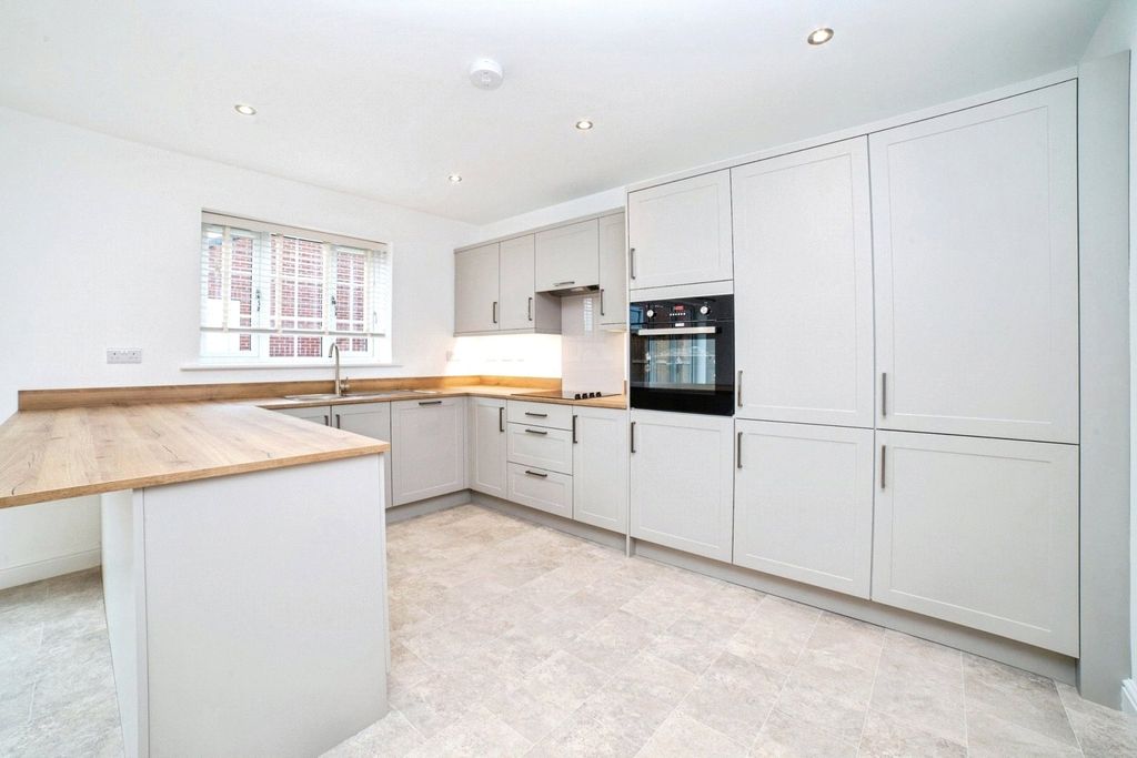 Property photo 2 of 15 Picture No. 19