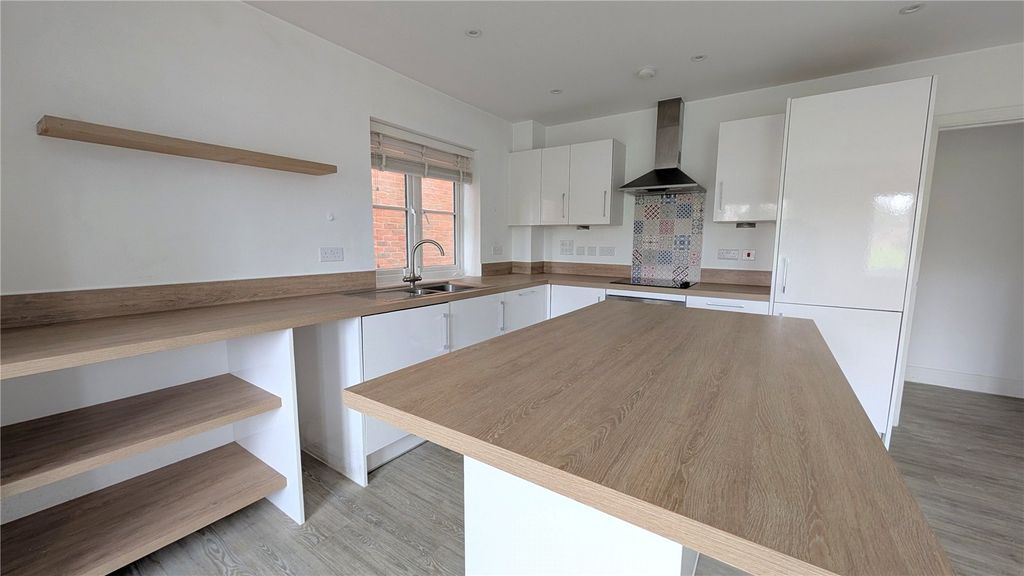 Property photo 3 of 14 Picture No. 23