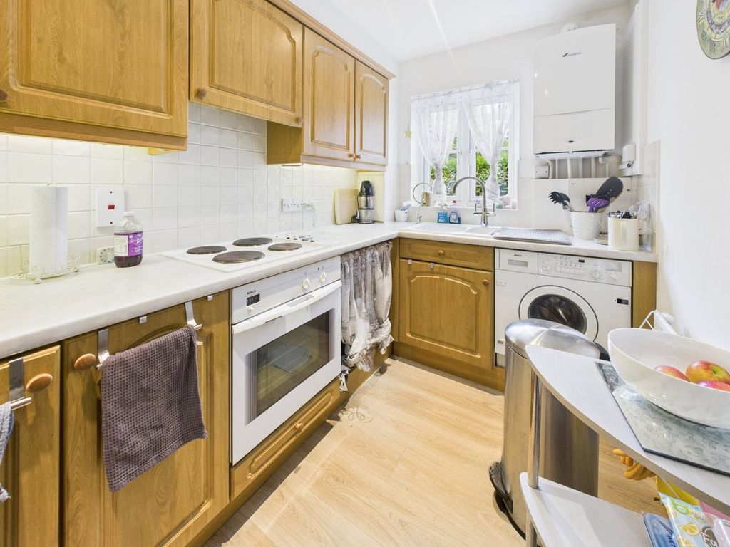 Property photo 3 of 8 Kitchen