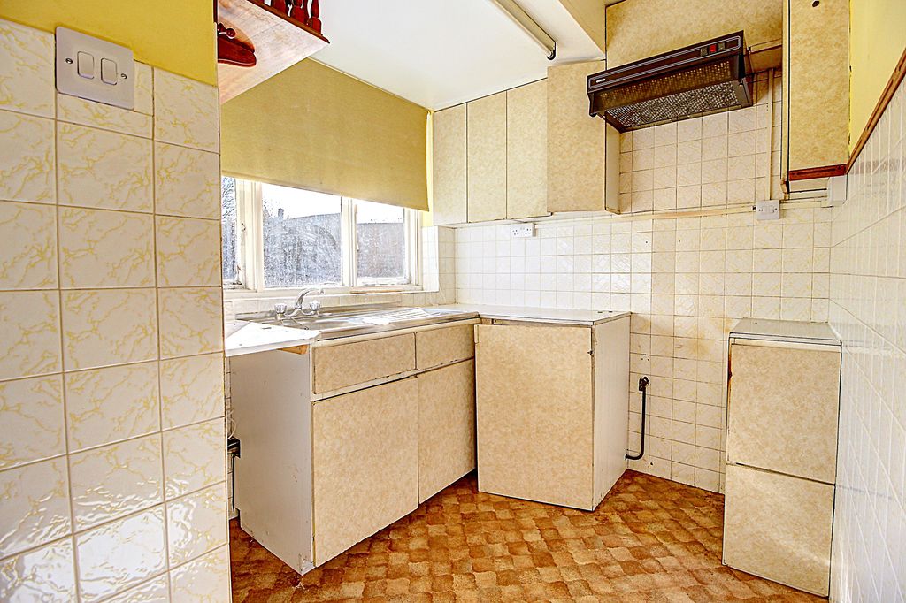 Property photo 3 of 14 Kitchen