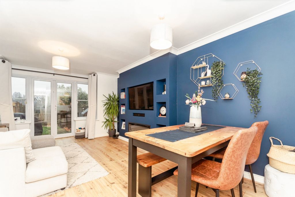 Property photo 3 of 20