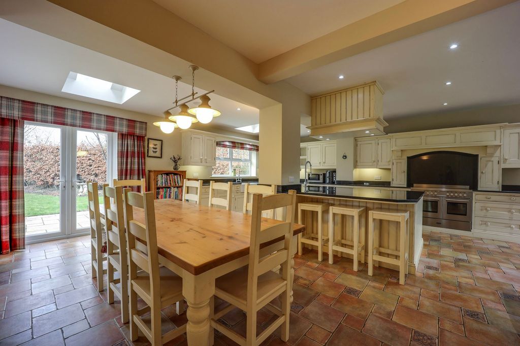 Property photo 3 of 52 Kitchen/Diner/Family Room