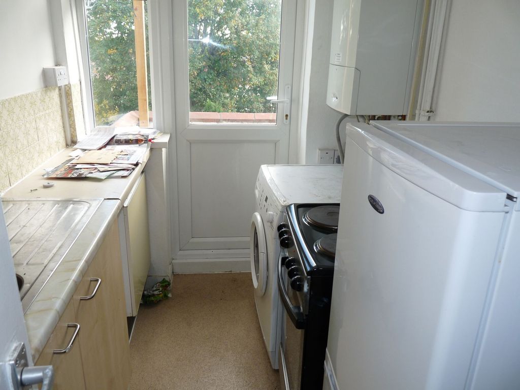 Property photo 3 of 6 Kitchen