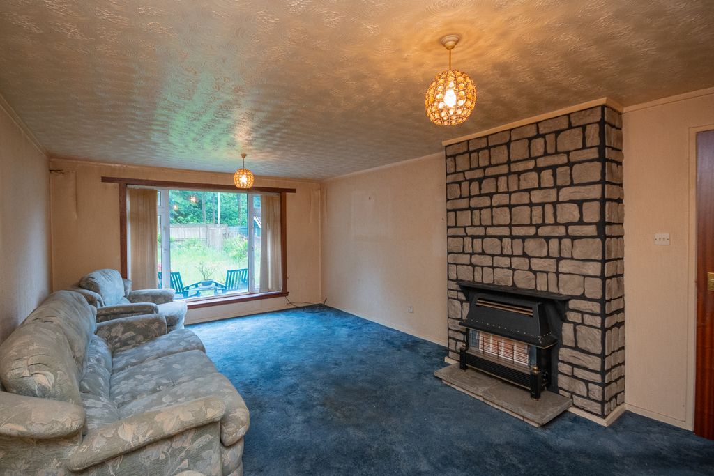 Property photo 3 of 14 Lounge