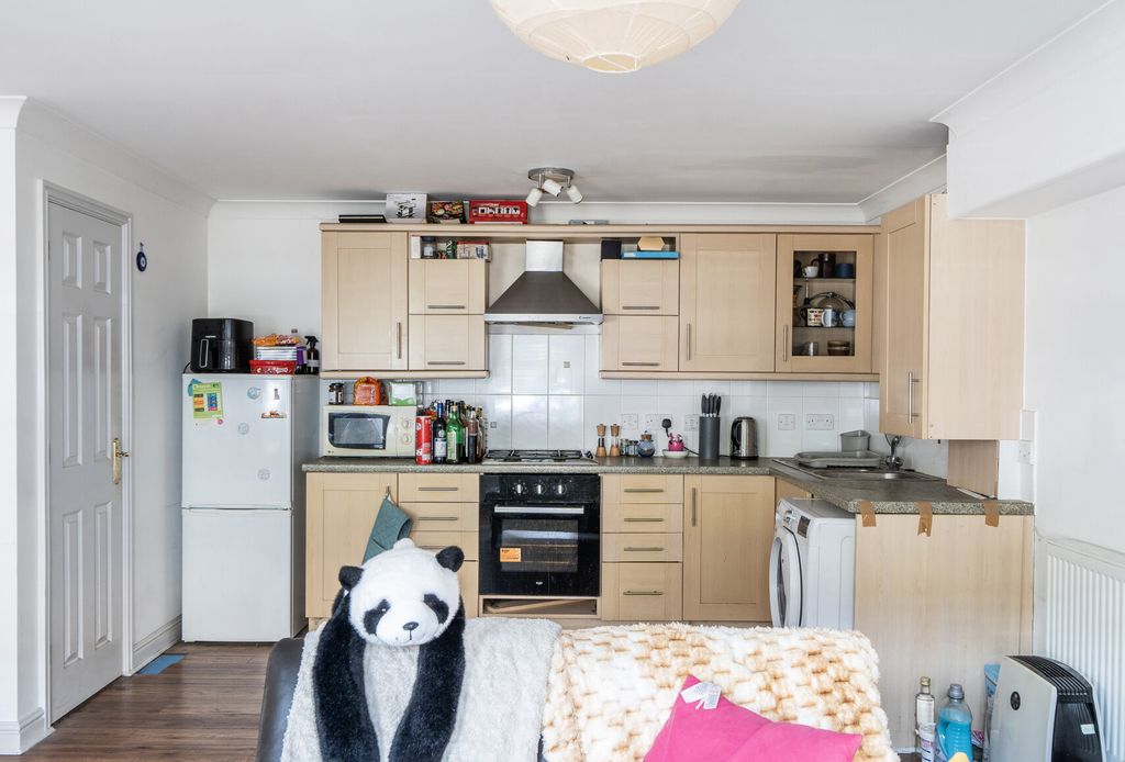 Property photo 2 of 9 1465723-10-6A173d...