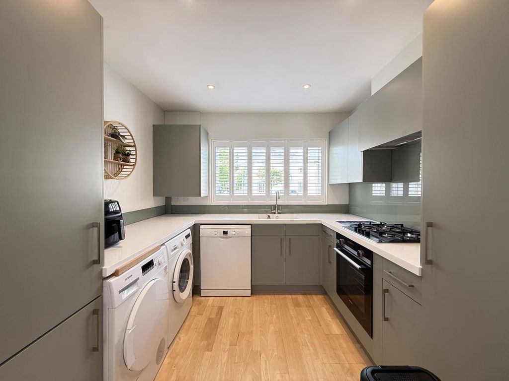 Property photo 3 of 24 Temeraire Road 35 - Kitchen Front.Jpg