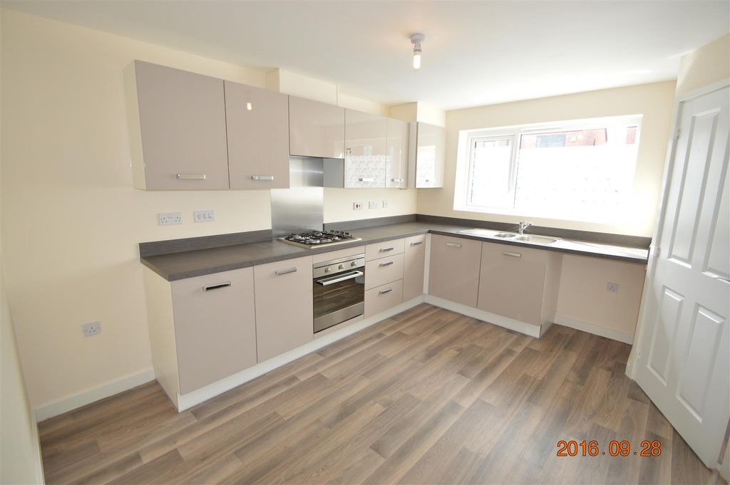 Property photo 3 of 8 5Whitestone3.Jpg