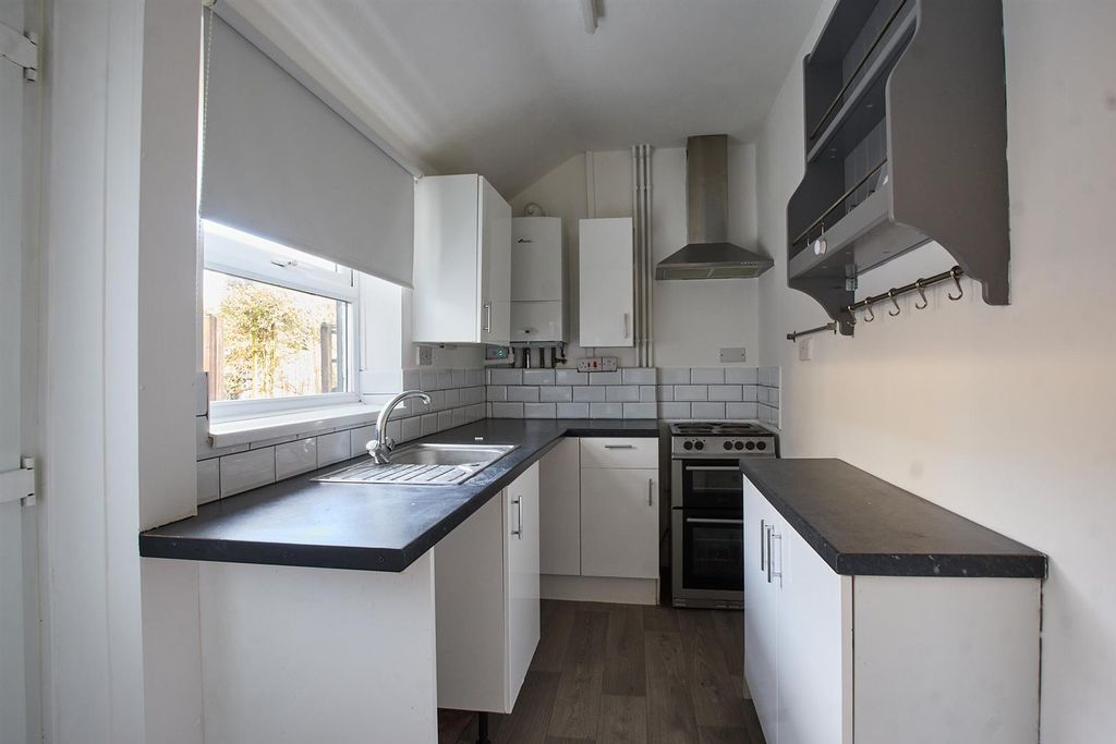 Property photo 2 of 11 Queens Rd 1.Jpg