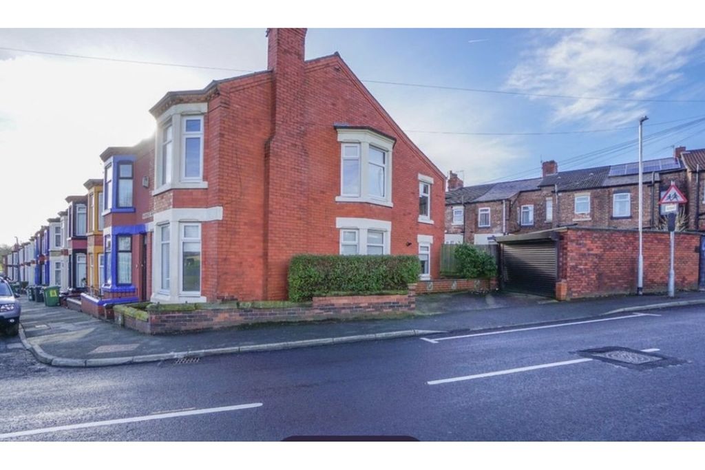 Property photo 1 of 18