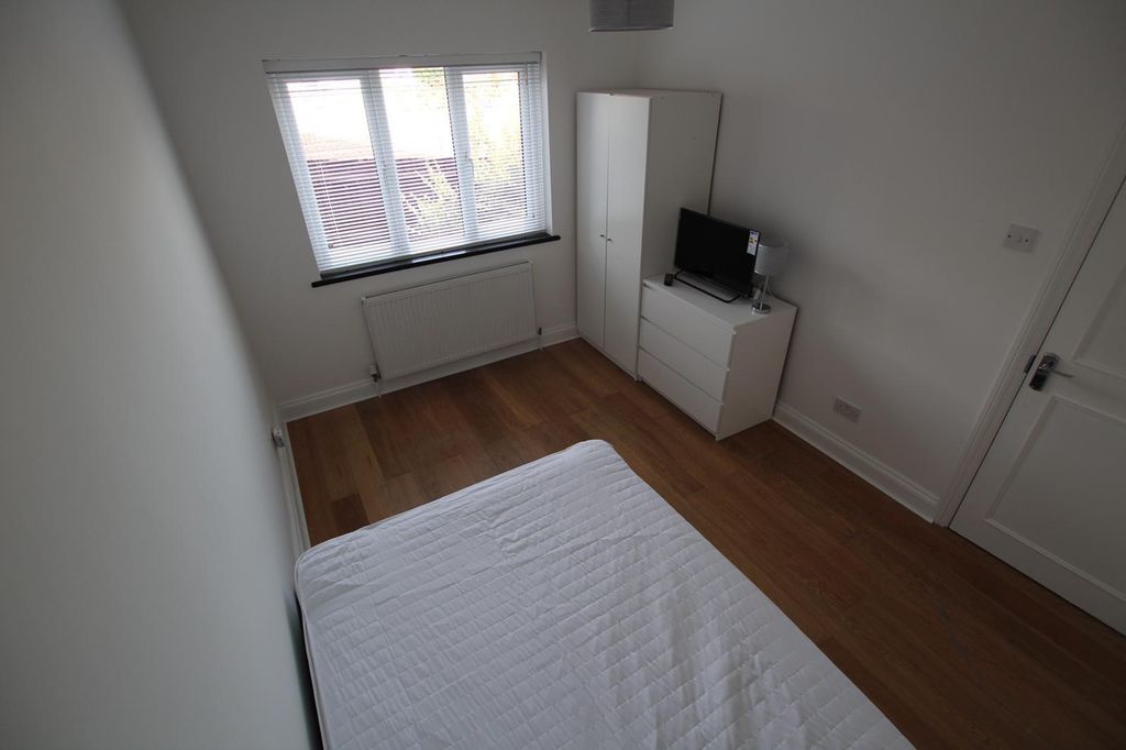 Property photo 2 of 9 Bedroom 1 (B).Jpg