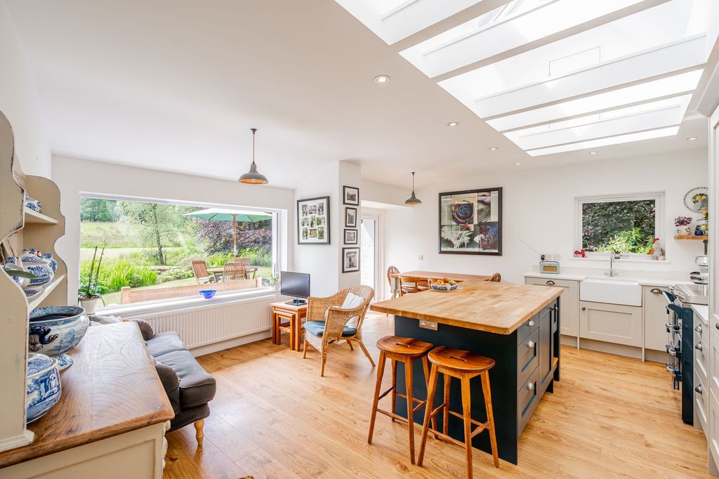 Property photo 2 of 48