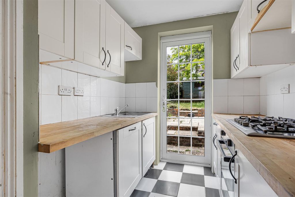 Property photo 3 of 14 Kitchen