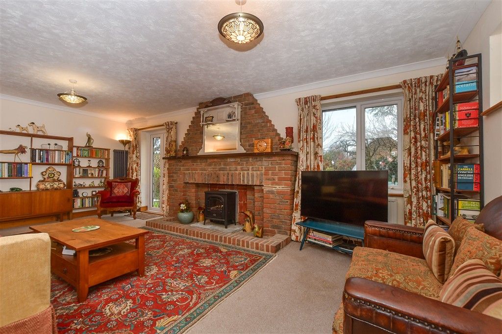 Property photo 2 of 13 Lounge