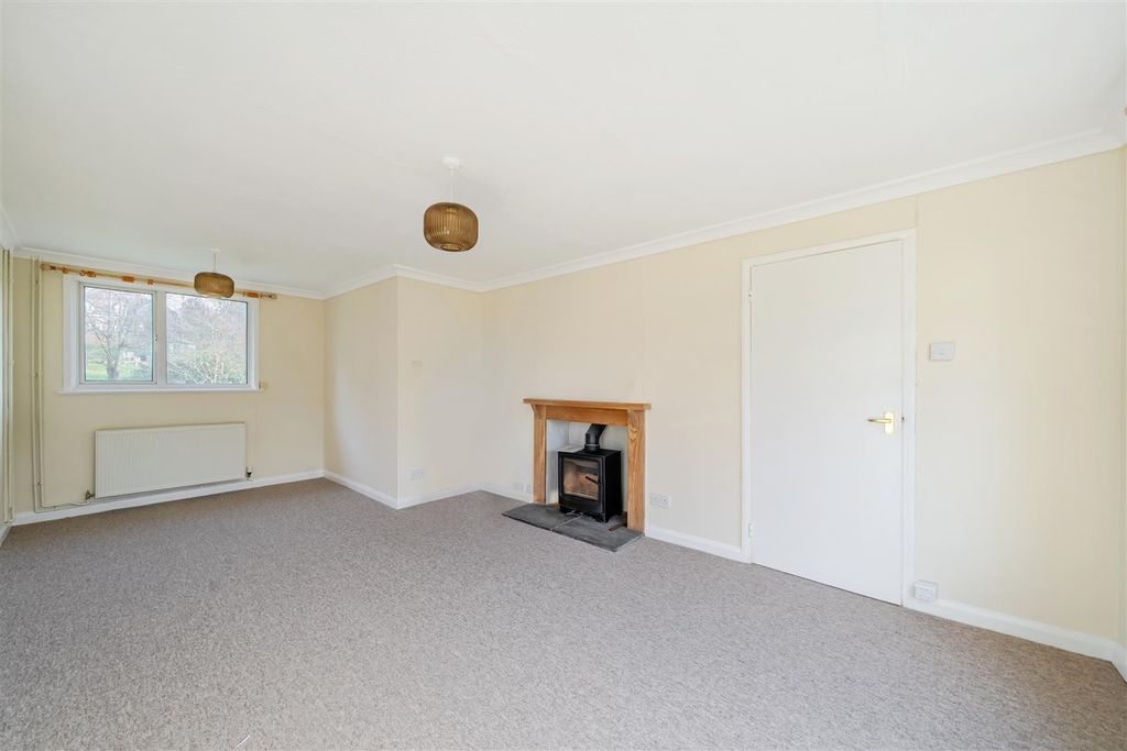 Property photo 2 of 21 Sitting Room