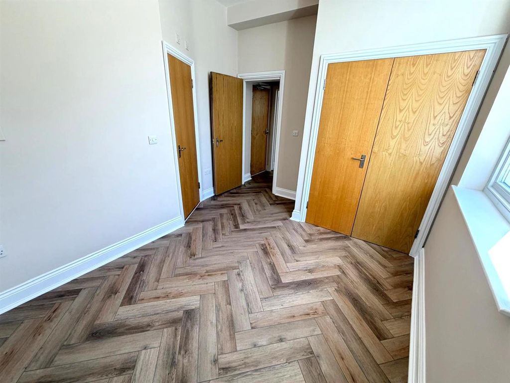 Property photo 3 of 4 Bedroom.Jpg