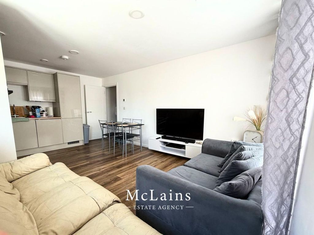 Property photo 1 of 7 Living Room