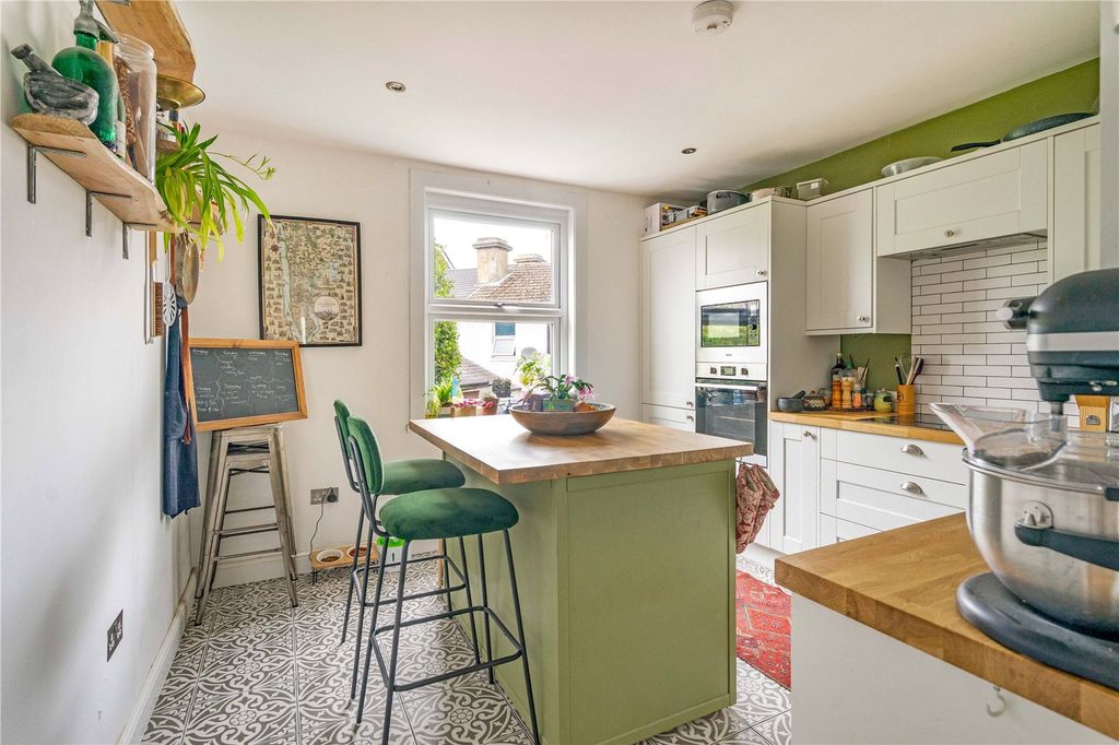 Property photo 2 of 14 Kitchen/Breakfast
