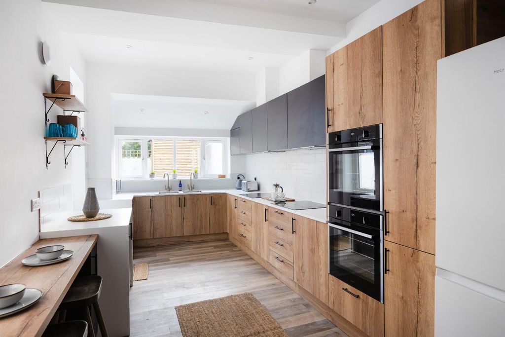 Property photo 2 of 15 18.Jpg