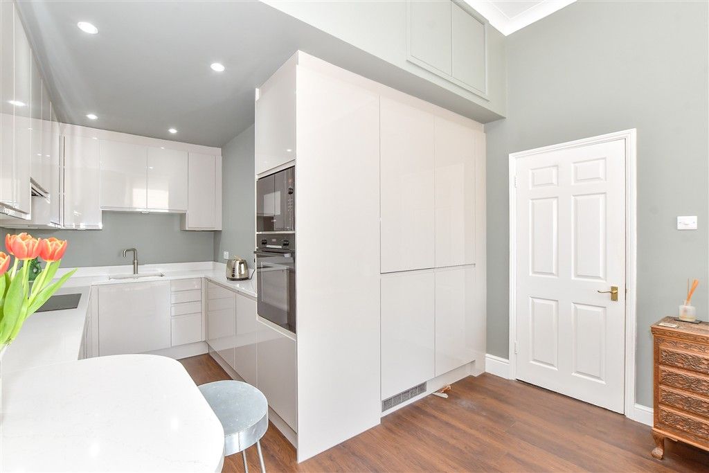 Property photo 3 of 9 Kitchen