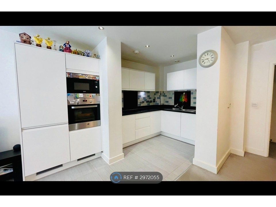 Property photo 3 of 12 Kitchen
