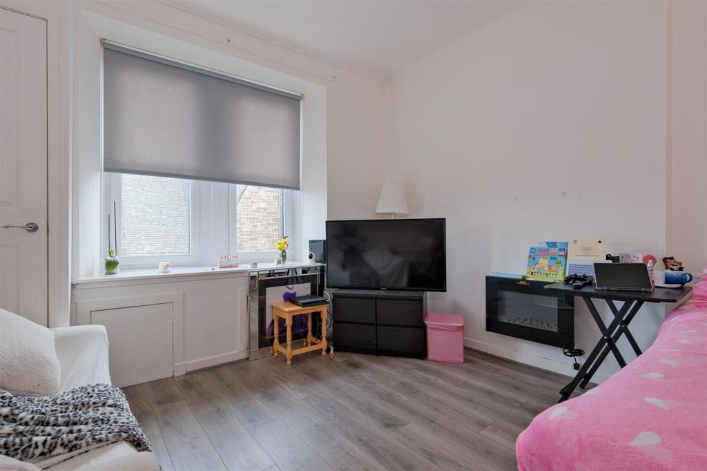 Property photo 2 of 14 Lounge