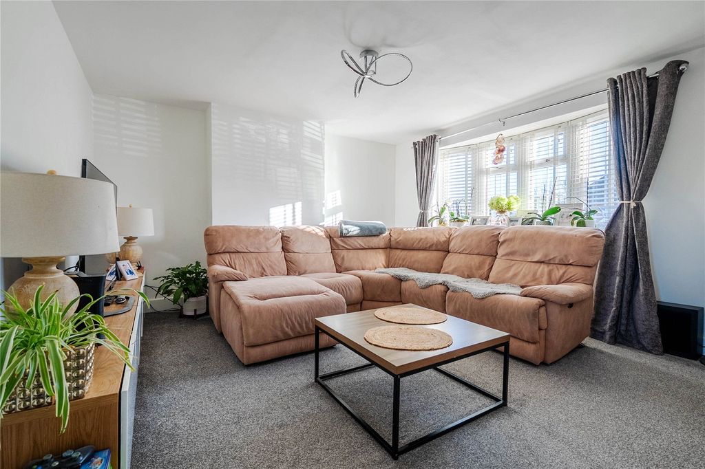 Property photo 2 of 20 Living Room