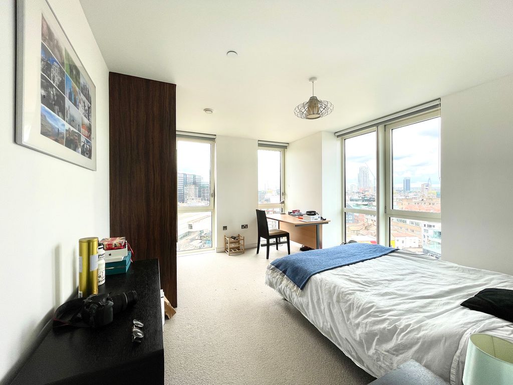 Property photo 3 of 17 Bedroom 2 Aspect 1.J