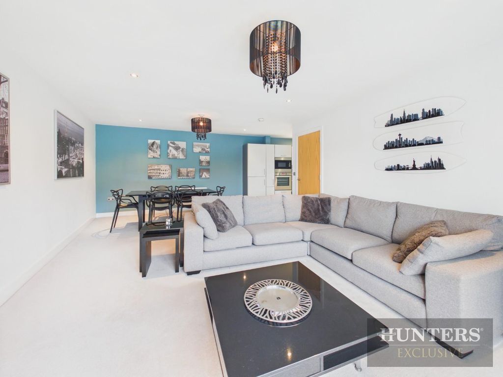 Property photo 3 of 19 Cam05316G0-Pr0345-Still005.Jpg