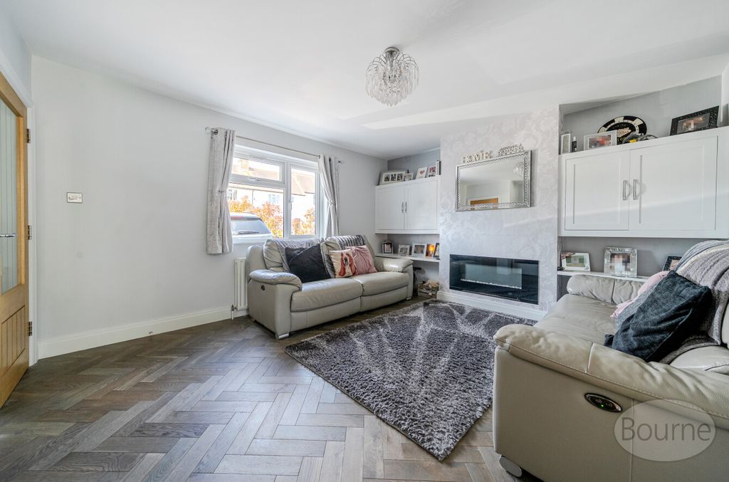 Property photo 2 of 19 883B104d-4ce8-4Aa...