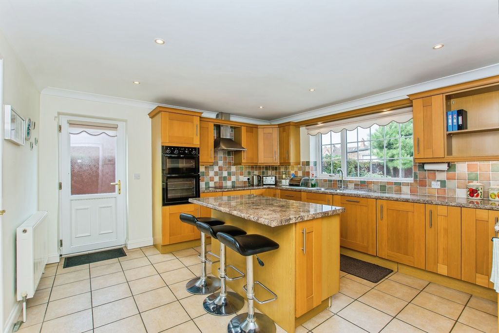 Property photo 3 of 17 Photo