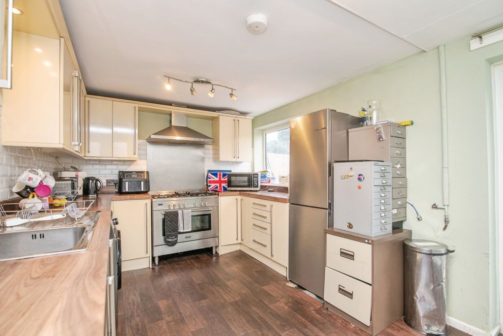 Property photo 3 of 15