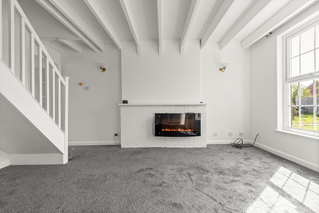 Property photo 2 of 13 Lounge