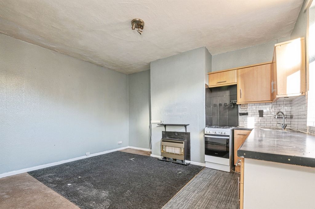 Property photo 3 of 5