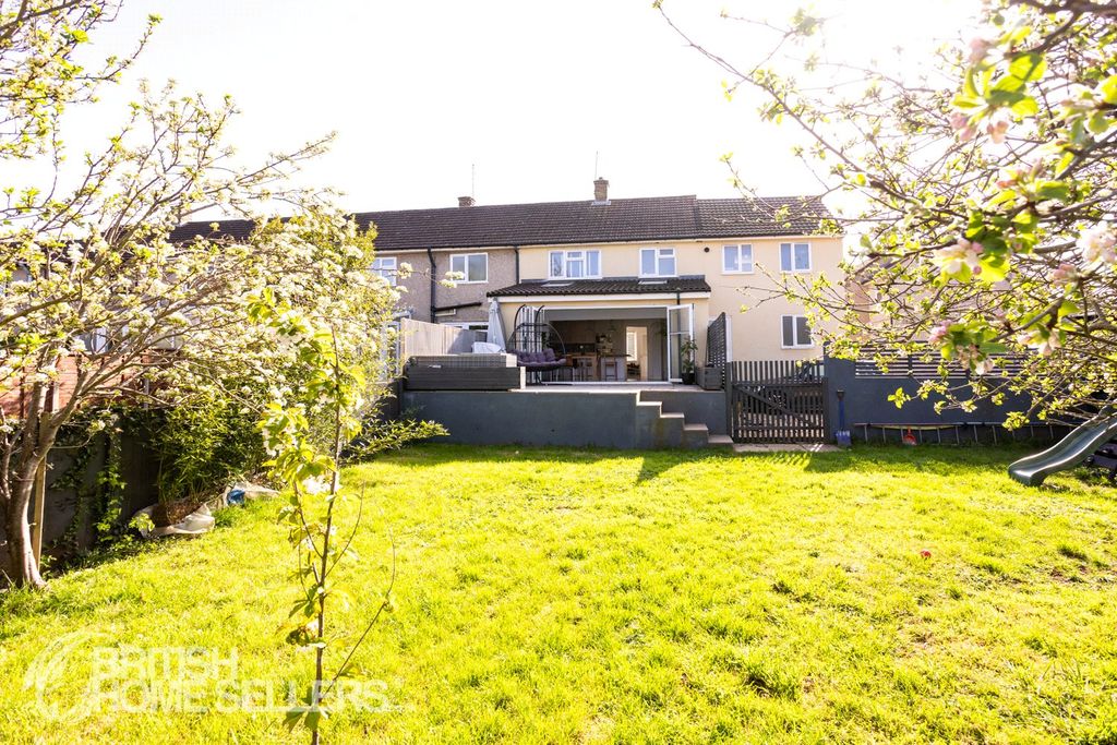 Property photo 2 of 33 Picture No. 15