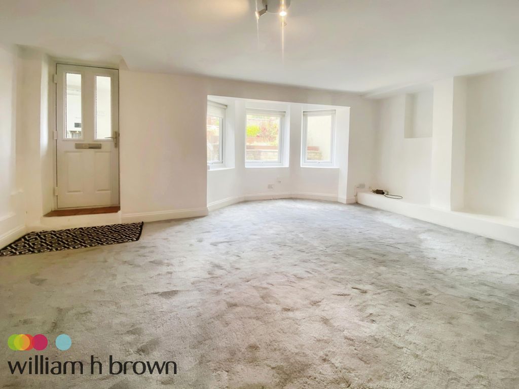 Property photo 3 of 6 Living Room