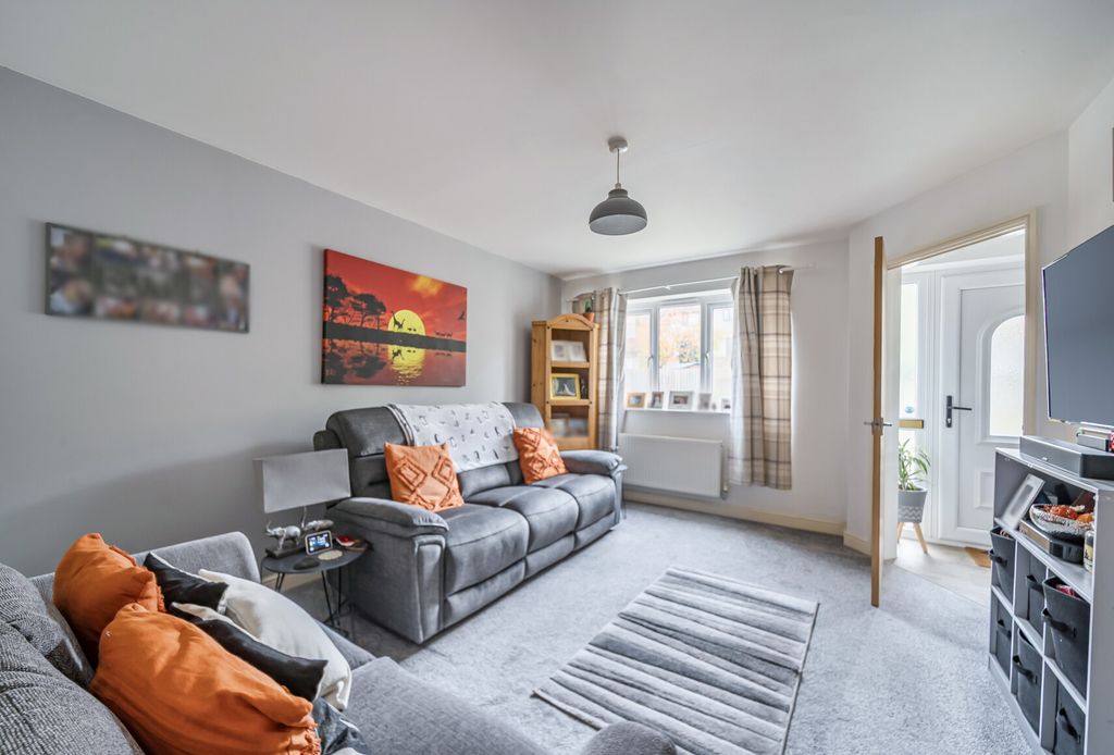 Property photo 3 of 15 1376401-15-690B68...