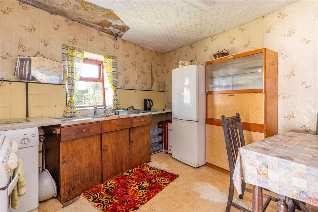 Property photo 3 of 20 Kitchen/Diner