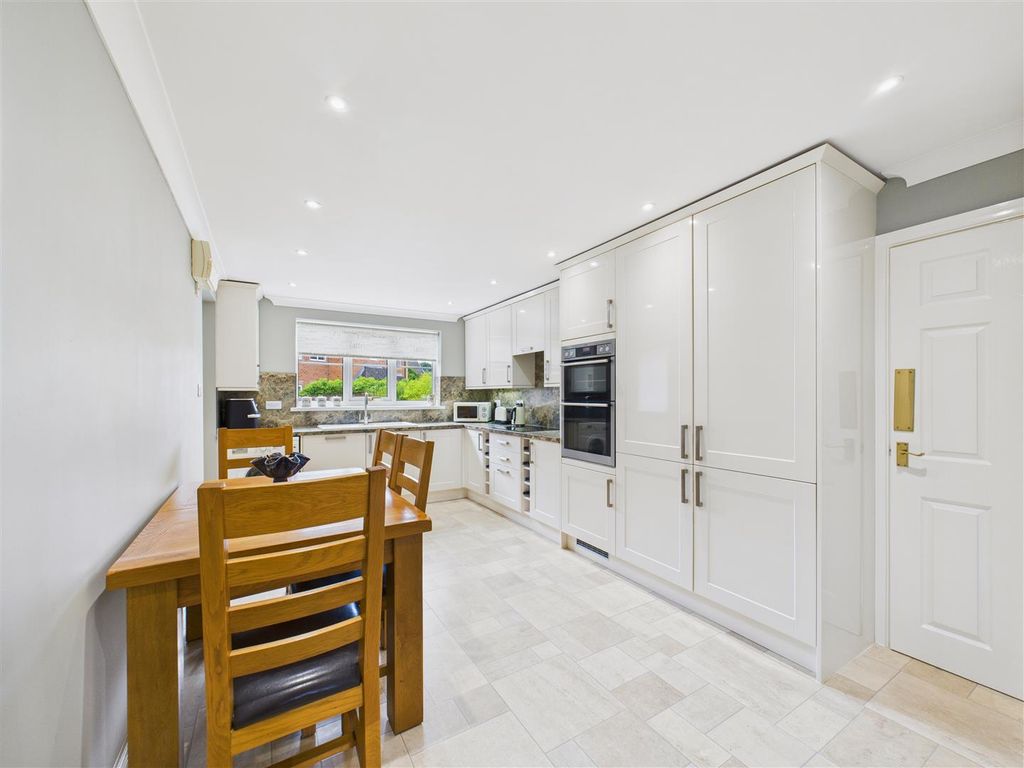 Property photo 2 of 19 Dining Kitchen