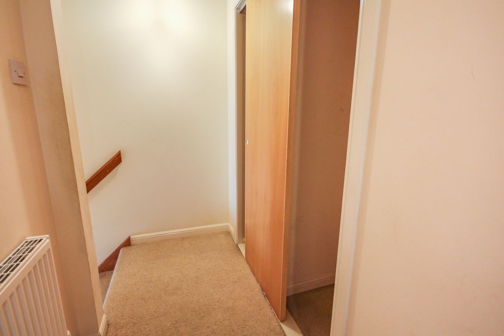 Property photo 3 of 16 64 Dalyell - Small Redone-16