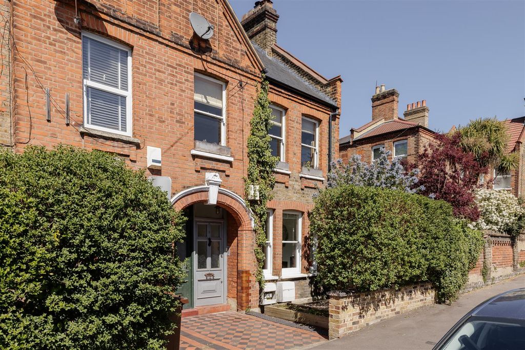 Property photo 1 of 29 Theydon Street, E17