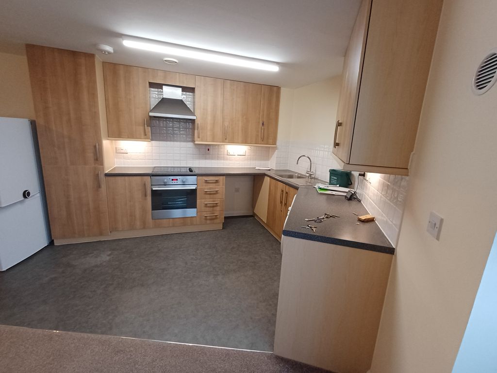 Property photo 3 of 11 Kitchen