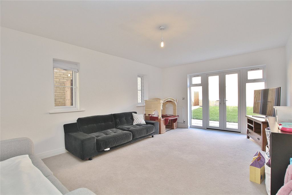 Property photo 3 of 16 Picture No. 10