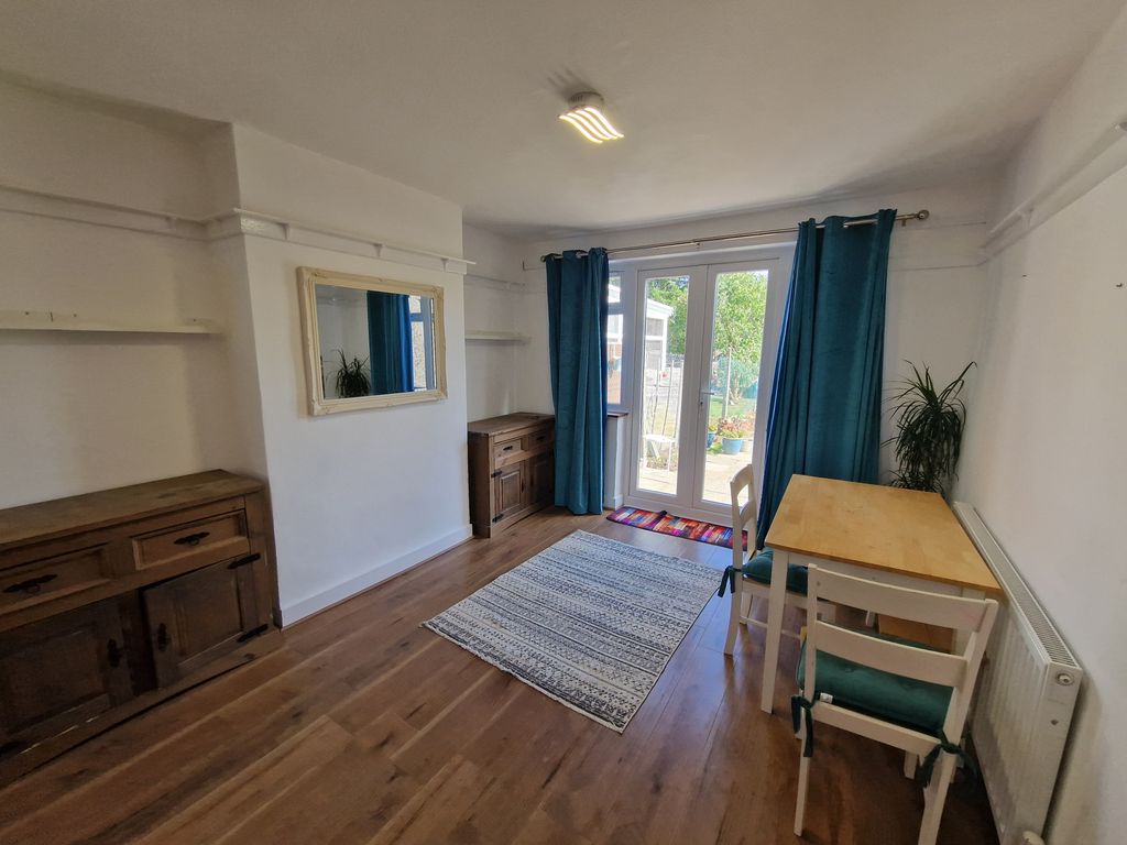 Property photo 3 of 16 Annex