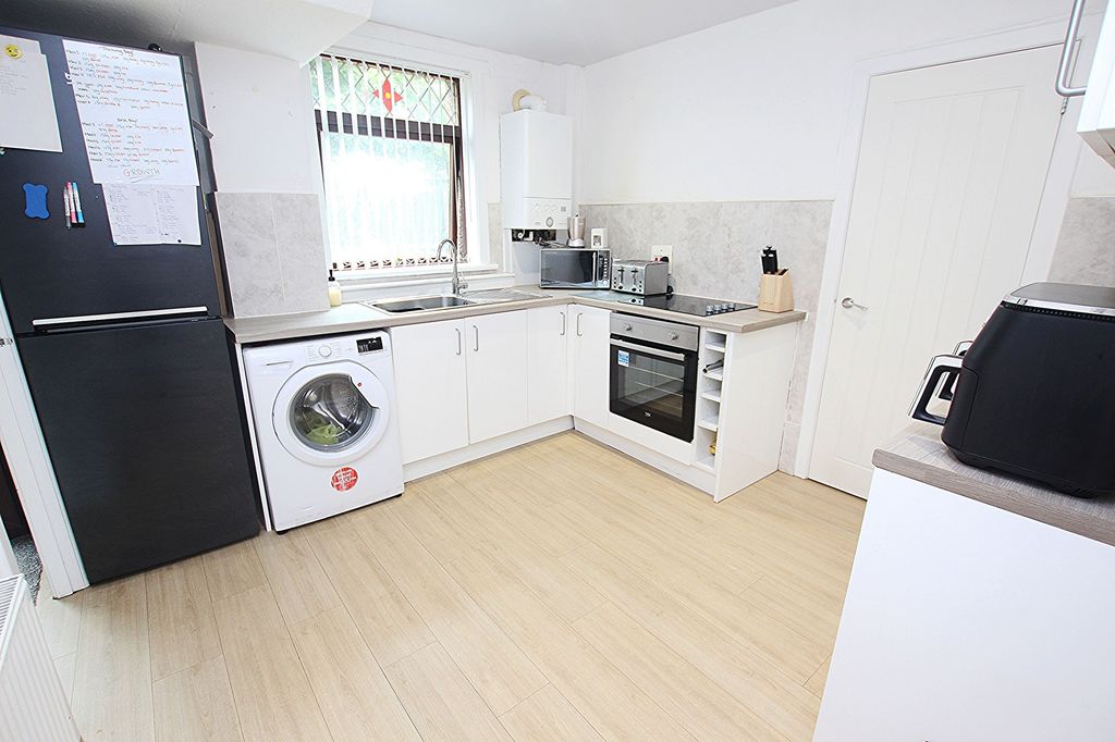 Property photo 2 of 18 Kitchen