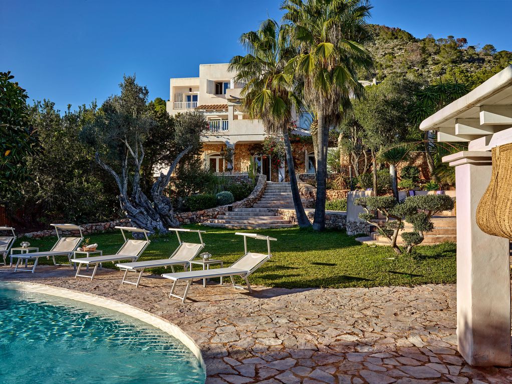 Property photo 3 of 19