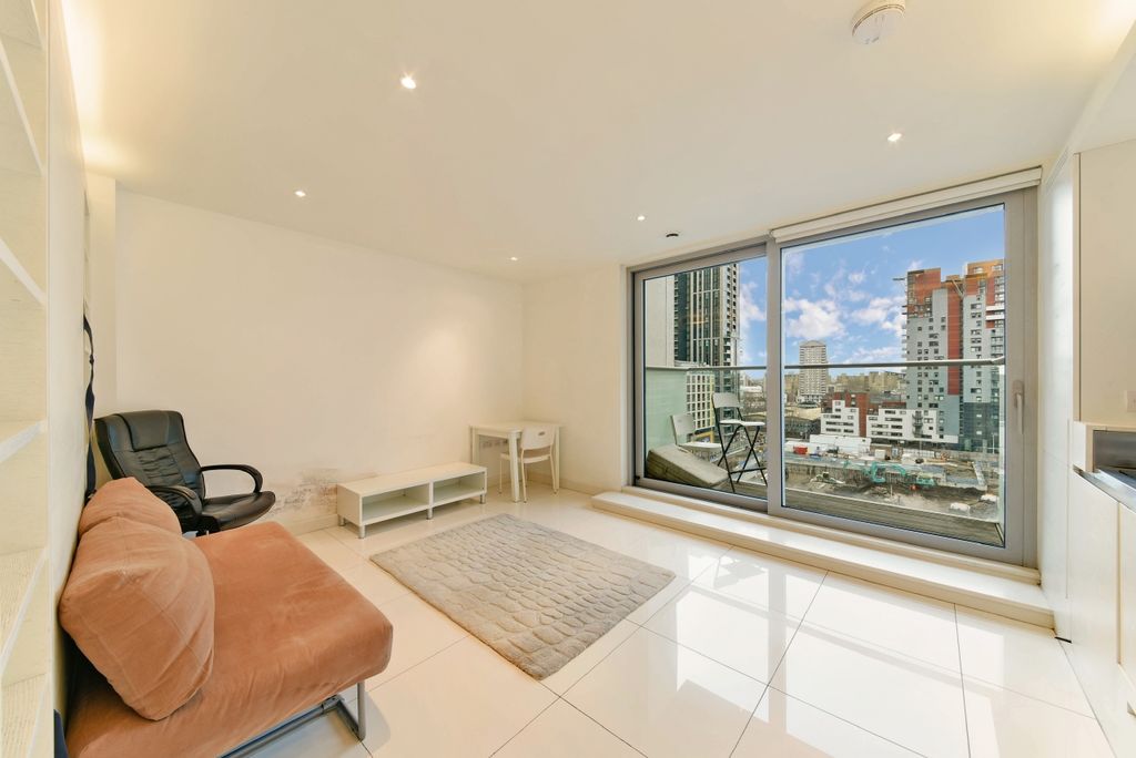 Property photo 1 of 10 Living